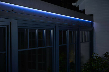 Ledstrip voor buitenverlichting met Philips Hue integratie dimbaar en IP65 bescherming 16 miljoen kleuren 4 9 meter