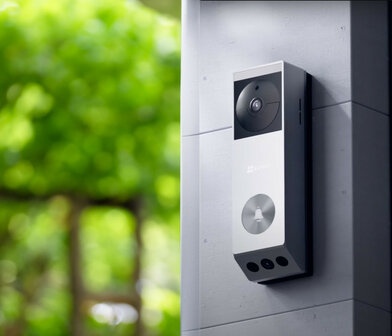 Deurbelcamera voor buiten met dual lens en zonnepaneel grijs kunststof draadloos met 2K resolutie en bewegingsdetectie