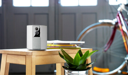 Beveiligingscamera starterskit voor binnen met raam en deursensor en back up batterij van Somfy