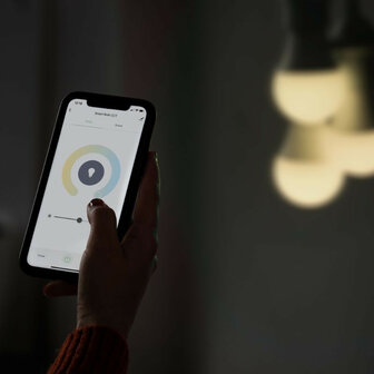 Smart lamp voor verlichting met Wi Fi bediening en grote fitting E27 instelbaar wit licht