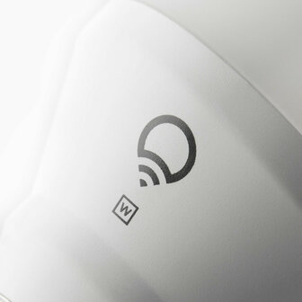 Slimme Wi Fi lamp voor binnen met E27 fitting en traploos dimbare warm witte verlichting
