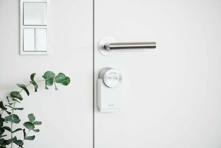 Smart slot voor deurbeveiliging met wifi bluetooth en oplaadbare batterij wit