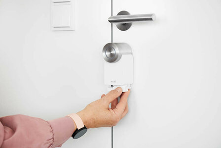 Smart slot voor deurbeveiliging met wifi bluetooth en oplaadbare batterij wit