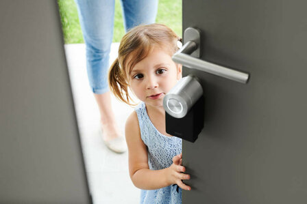 Smart slot voor bestaande cilinder met bluetooth wifi en oplaadbare batterij zwart