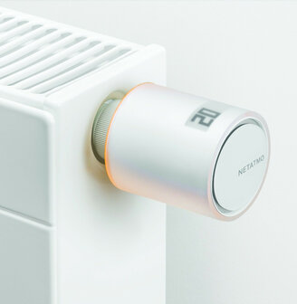 Radiatorknoppen voor woningverwarming met intelligente regeling multi zone functie en app bediening set van drie wit kunststof