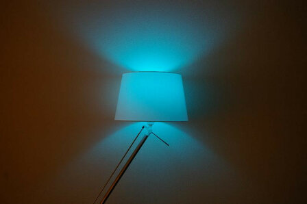 Kleur lamp voor slimme verlichting met E27 fitting en Zigbee 3 0 ondersteuning dimbaar