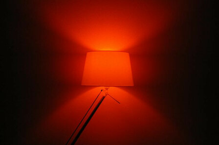 Kleur lamp voor slimme verlichting met E27 fitting en Zigbee 3 0 ondersteuning dimbaar