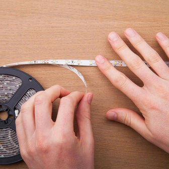 Flexibele ledstrip voor slimme verlichting met app bediening afknipbaar vier meter kleur instelbaar binnengebruik smart home Innr