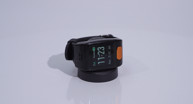 SOS Horloge 2-knops met 2-weg communicatie en hartslagmeter GPS + ladingdock.