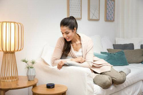 Slimme lamp voor binnenverlichting met wifi bediening traploos dimbaar warm wit licht en E27 fitting