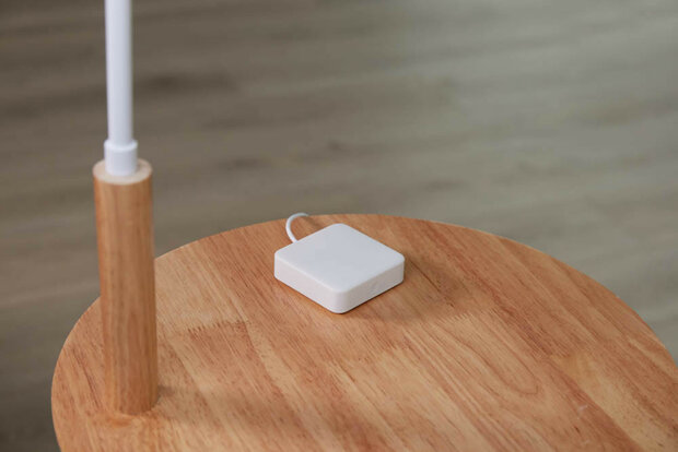 Switchbot Hub Mini voor bediening van gordijnen met Bluetooth en automatische tijd en temperatuurregeling