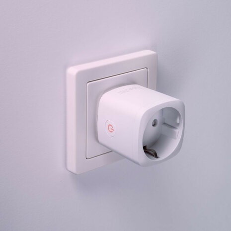 Smart tussenstekker voor binnen met wifi bediening en stroomverbruik meten wit kunststof multi pack drie stuks