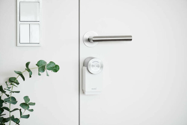Smart slot voor deurbeveiliging met wifi bluetooth en oplaadbare batterij wit