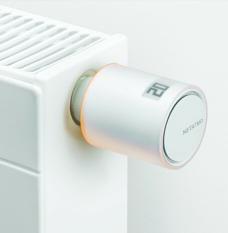 Radiatorknoppen voor woningverwarming met intelligente regeling multi zone functie en app bediening set van drie wit kunststof