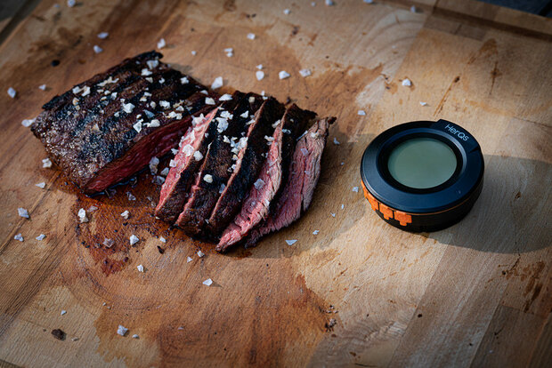 Thermometer voor BBQ met Bluetooth app bediening en maximaal vier temperatuur pennen