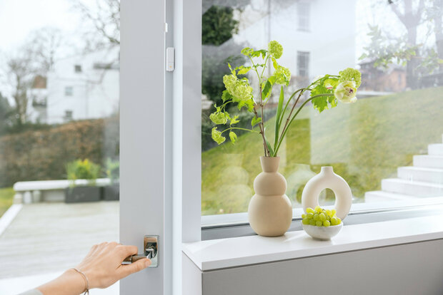Deur raam sensor voor Bosch Smart Home systeem met pauze functie en Zigbee 3 communicatie wit
