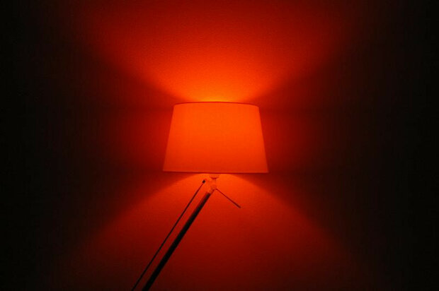 Kleur lamp voor slimme verlichting met E27 fitting en Zigbee 3 0 ondersteuning dimbaar