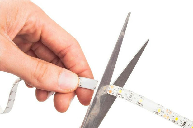 Flexibele ledstrip voor slimme verlichting met app bediening afknipbaar vier meter kleur instelbaar binnengebruik smart home Innr